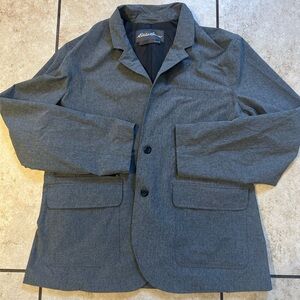 Eddie Bauer Ultimate Voyager Travel Blazer in gray. Size 46